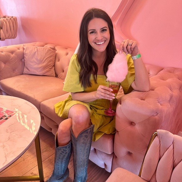 Meet your Posher, Madelaine - Picture 1 of 1